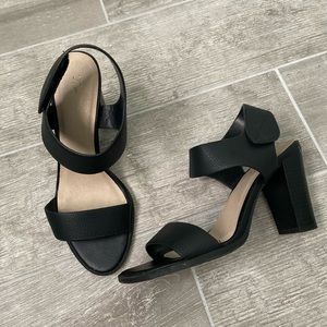 Black heels size 8